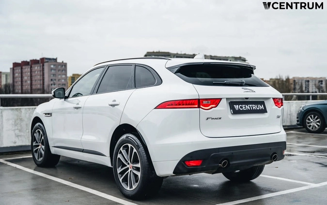 Jaguar F-Pace cena 134900 przebieg: 89809, rok produkcji 2018 z Gościno małe 106